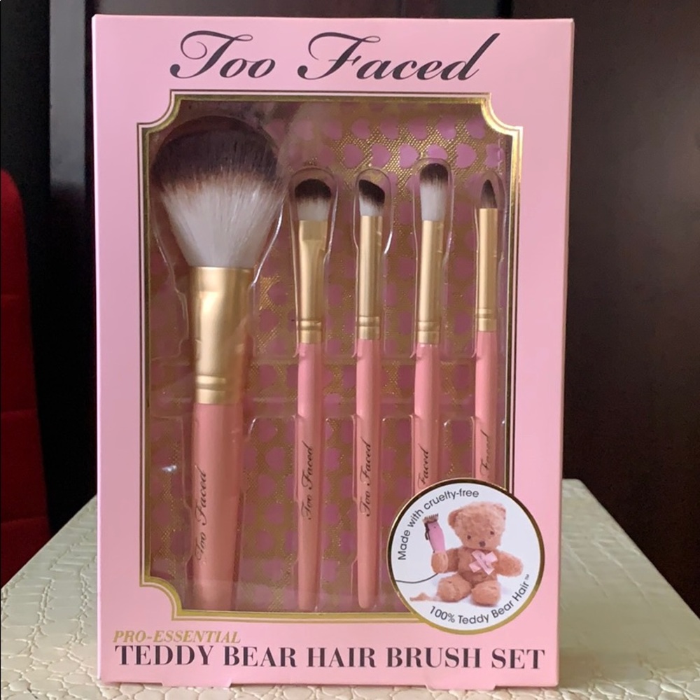 Too Faced Pro-Essential Teddy Bear Hair Brush Set